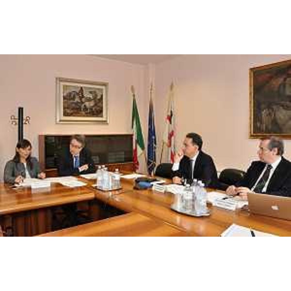 Debora Serracchiani (Presidente Regione Friuli Venezia Giulia), Augusto Viola (Segretario generale Consiglio regionale FVG), Gianmario Demuro (Assessore Affari generali, Personale e Riforma Regione Sardegna) e Roberto Louvin (Presidente Commissione paritetica Regione Valle d'Aosta) nella sede della Regione Sardegna - Roma 25/02/2016