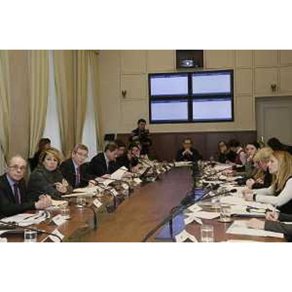 Maria Sandra Telesca (Assessore regionale Salute FVG) e Adriano Marcolongo (Direttore centrale Salute Regione FVG) al Tavolo tecnico dedicato a "Salute e Sociale" del Comitato congiunto FVG-Slovenia - Trieste 25/02/2016