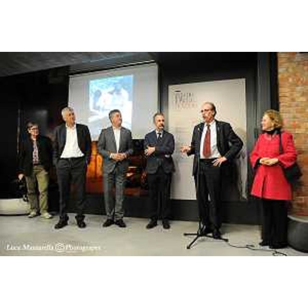 Pietro Paviotti (Consigliere regionale), Gianluigi Savino e Marco Cogato (Sindaco e assessore Cultura Comune Cervignano), Gianni Torrenti (Assessore regionale Cultura) e Francesca Agostinelli (Curatrice mostra) all'inaugurazione della mostra e del progetto "Zigaina e Pasolini: in scena" - Cervignano del Friuli 25/02/2016 (Foto Luca Mazzarella)