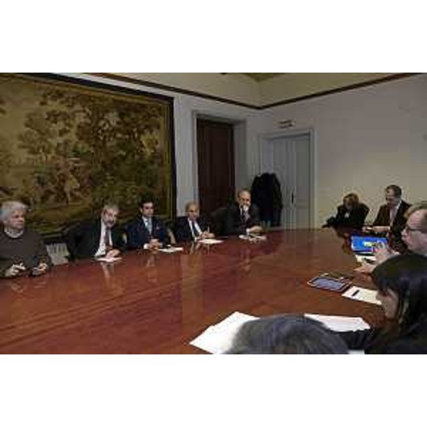 Debora Serracchiani (Presidente Regione Friuli Venezia Giulia) e gli assessori regionali Paolo Panontin (Autonomie locali), Gianni Torrenti (Solidarietà) e Francesco Peroni (Finanze) incontrano i sindaci Roberto Cosolini (Trieste), Furio Honsell (Udine), Claudio Pedrotti (Pordenone) ed Ettore Romoli (Gorizia), nella sede della Regione in piazza Unità d'Italia - Trieste 26/02/2016