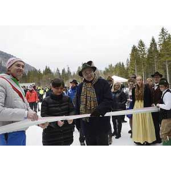Boris Preschern (Sindaco Malborghetto-Valbruna), Debora Serracchiani (Presidente Regione Friuli Venezia Giulia) e Marco Tullio Petrangelo (Direttore generale PromoTurismoFVG) all'inaugurazione del Percorso invernale della Val Saisera / Saisera Wild Track - Malborghetto-Valbruna 27/02/2016