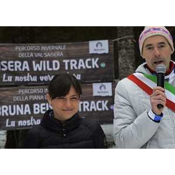 Debora Serracchiani (Presidente Regione Friuli Venezia Giulia) e Boris Preschern (Sindaco Malborghetto-Valbruna) all'inaugurazione del Percorso invernale della Val Saisera / Saisera Wild Track - Malborghetto-Valbruna 27/02/2016
