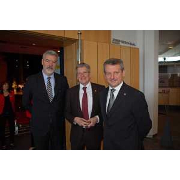 Paolo Panontin (Assessore regionale Protezione civile), Peter Kaiser (Governatore Carinzia) e Luciano Sulli (Direttore centrale Protezione civile Regione FVG) alla Festa delle Forze di Polizia della Carinzia - Villaco 27/02/2016