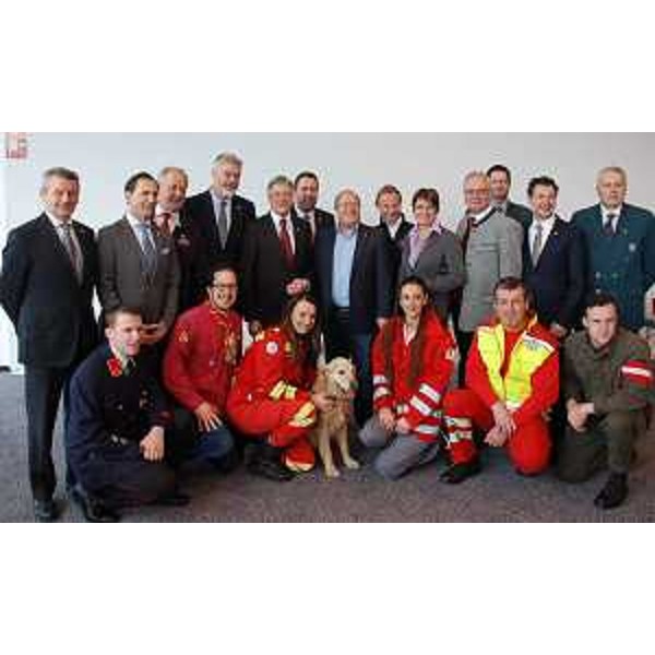 Luciano Sulli (Direttore centrale Protezione civile Regione FVG), Paolo Panontin (Assessore regionale Protezione civile) e Peter Kaiser (Governatore Carinzia) alla Festa delle Forze di Polizia della Carinzia - Villaco 27/02/2016