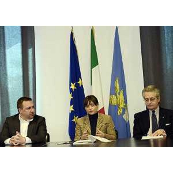 Cristiano Tiussi (Direttore Fondazione Aquileia), Debora Serracchiani (Presidente Regione Friuli Venezia Giulia) e Antonio Zanardi Landi (Presidente Fondazione Aquileia) alla conferenza stampa di bilancio della mostra "Il Bardo ad Aquileia" - Udine 01/03/2016