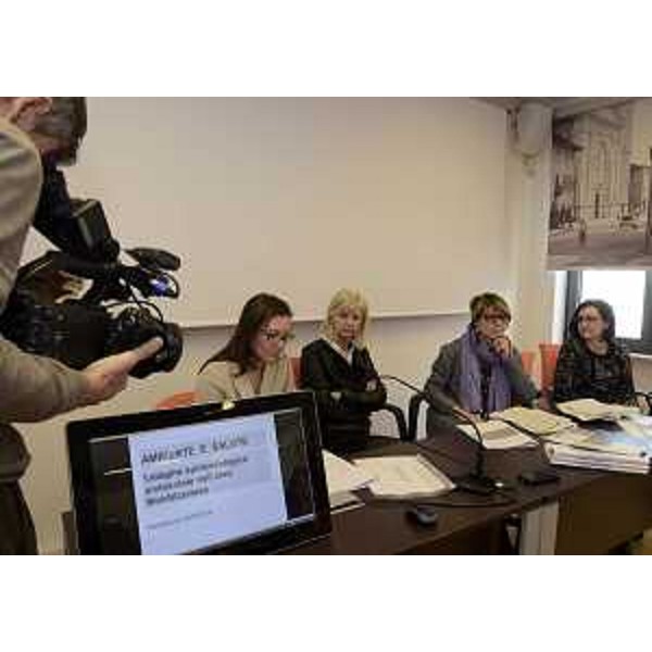 Mara Černic (Vicepresidente e assessore Difesa suolo, Tutela e Valorizzazione ambientale, Smaltimento rifiuti e Tutela inquinamenti Provincia Gorizia), Silvia Altran (Sindaco Monfalcone) e gli assessori regionali Maria Sandra Telesca (Salute) e Sara Vito (Ambiente) alla presentazione dei primi risultati dell'Indagine epidemiologica ambientale nel Monfalconese, in Municipio - Monfalcone 02/03/2016