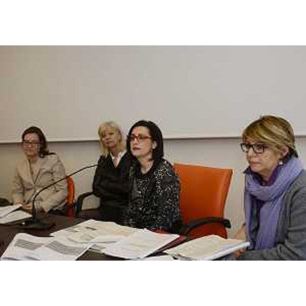 Mara Černic (Vicepresidente e assessore Difesa suolo, Tutela e Valorizzazione ambientale, Smaltimento rifiuti e Tutela inquinamenti Provincia Gorizia), Silvia Altran (Sindaco Monfalcone) e gli assessori regionali Sara Vito (Ambiente) e Maria Sandra Telesca (Salute) alla presentazione dei primi risultati dell'Indagine epidemiologica ambientale nel Monfalconese, in Municipio - Monfalcone 02/03/2016