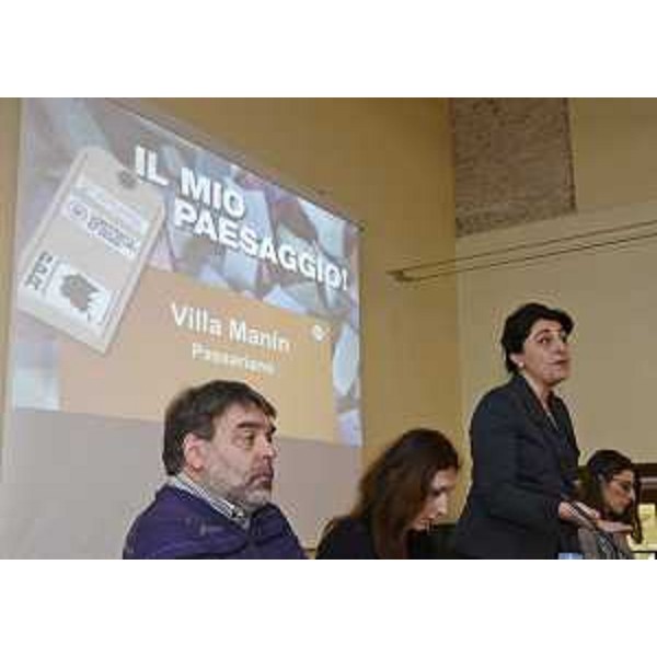 Mariagrazia Santoro (Assessore regionale Infrastrutture e Territorio) al convegno "Il mio paesaggio" rivolto ai Comuni che non hanno sottoscritto convenzioni con la Regione Friuli Venezia Giulia per l'avvio di percorsi per la redazione del Piano Paesaggistico Regionale (PPR), a Villa Manin di Passariano - Codroipo 03/03/2016
