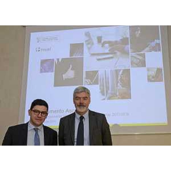 Simone Puksic (Presidente Insiel S.p.A.) e Paolo Panontin (Assessore regionale Autonomie locali e Coordinamento Riforme, Comparto unico, Sistemi informativi) alla conferenza stampa di presentazione delle nuove funzionalità della Piattaforma gestionale Ascot, nella sede della Regione FVG - Trieste 04/03/2016