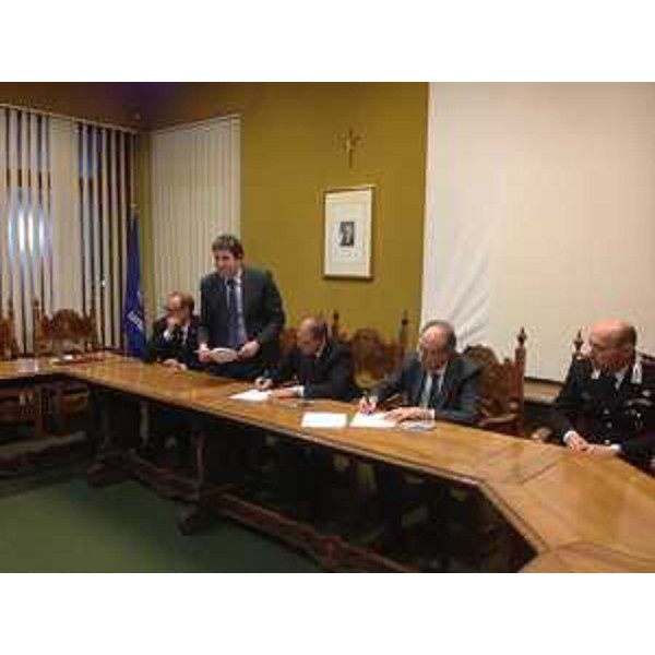 Gianni Torrenti (Assessore regionale Solidarietà) alla firma del Protocollo d'intesa tra Regione Friuli Venezia Giulia, Prefettura di Udine, Comune di Tricesimo e Consorzio Il Mosaico di Gorizia per individuare attività di volontariato per richiedenti asilo - Tricesimo 07/03/2016
