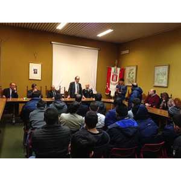 Gianni Torrenti (Assessore regionale Solidarietà) alla firma del Protocollo d'intesa tra Regione Friuli Venezia Giulia, Prefettura di Udine, Comune di Tricesimo e Consorzio Il Mosaico di Gorizia per individuare attività di volontariato per richiedenti asilo - Tricesimo 07/03/2016