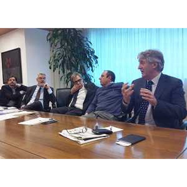 Vincenzo Martines (Presidente V Commissione consiliare) e Paolo Panontin (Assessore regionale Autonomie locali e Coordinamento Riforme) all'incontro con i presidenti di ANCI e UNCEM e i capigruppo consiliari per la definizione delle modalità di attivazione del Tavolo politico sul ddl 136 - Udine 10/03/2016