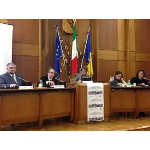 Gianni Torrenti (Assessore regionale Cultura) alla tavola rotonda "Applicazione del pluralismo linguistico nella toponomastica e nella segnaletica pubblica del Friuli Venezia Giulia: stato dell'arte, criticità, prospettive" organizzata dalla Società Filologica Friulana (SFF) e dall'Istituto sloveno di ricerche (Slori) nella sala del Consiglio provinciale - Gorizia 10/03/2016