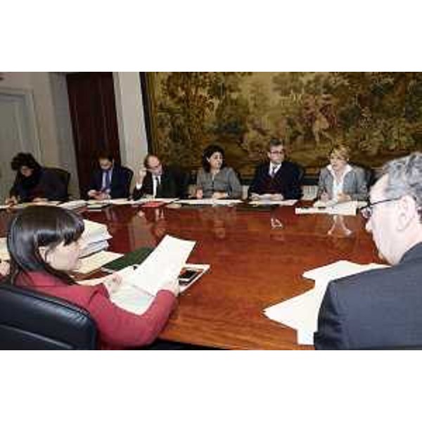 Gli assessori regionali Loredana Panariti (Lavoro), Cristiano Shaurli (Risorse agricole e forestali), Gianni Torrenti (Cultura), Mariagrazia Santoro (Infrastrutture), Francesco Peroni (Finanze), Maria Sandra Telesca (Salute), Sergio Bolzonello (Vicepresidente Regione FVG e assessore Attività produttive) durante la riunione della Giunta presieduta da Debora Serracchiani (Presidente Regione Friuli Venezia Giulia) - Trieste 11/03/2016