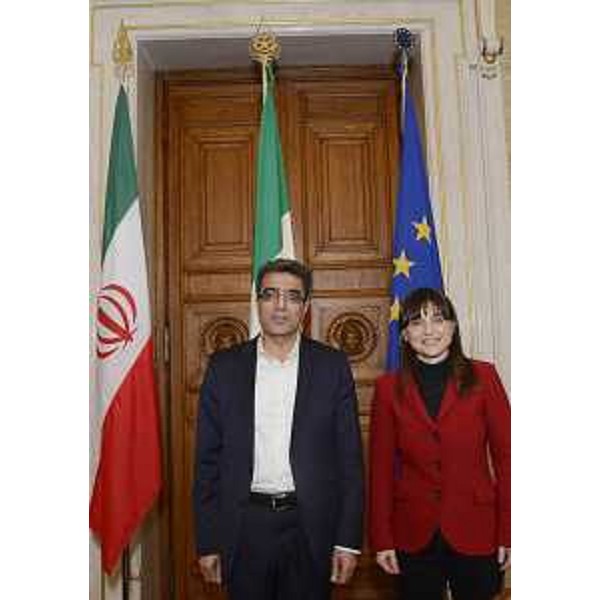 Vahid Ahmadi (Viceministro Scienza, Ricerca e Trasferimento tecnologico Repubblica Islamica Iran) e Debora Serracchiani (Presidente Regione Friuli Venezia Giulia) nella sede della Regione FVG in piazza Unità d'Italia - Trieste 11/03/2016