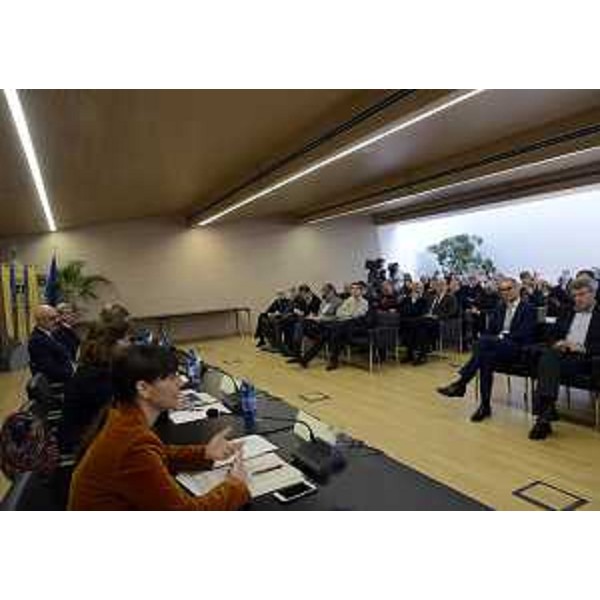Debora Serracchiani (presidente Friuli Venezia Giulia) alla tavola rotonda "Le aggregazioni tra Comuni", organizzata dall'associazione "Gente e idee FVG" - Tavagnacco 12/03/2016