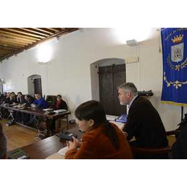 Debora Serracchiani (presidente Friuli Venezia Giulia) e Paolo Panontin (Assessore Autonomie locali) all'incontro con gli undici sindaci della UTI del Torre - Tarcento 12/03/2016
