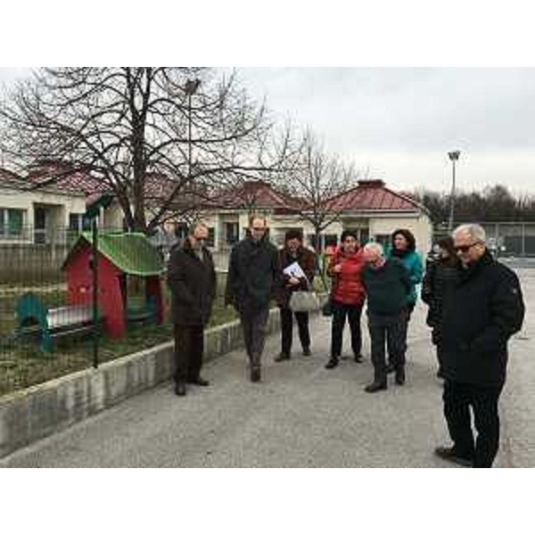 Mariagrazia Santoro (assessore regionale Infrastrutture e Territorio), Raffaella Paladin (sindaco Majano) e gli amministratori comunali durante il sopralluogo alla conclusione del primo lotto dei lavori di ristrutturazione del complesso scolastico del Centro Studi di Majano – Majano 15/03/2016