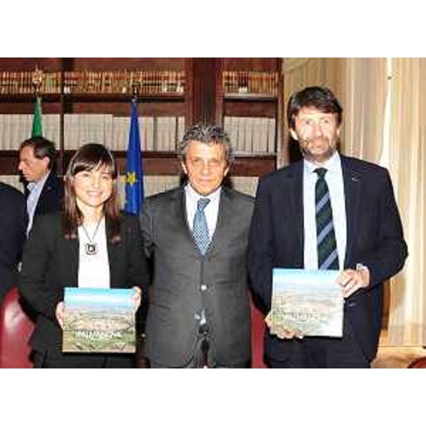 Debora Serracchiani (Presidente Regione Friuli Venezia Giulia), Francesco Martines (Sindaco Palmanova), Dario Franceschini (Ministro Beni e Attività culturali e Turismo) alla firma del Protocollo per la conservazione e la valorizzazione della Fortezza di Palmanova - Roma 16/03/2016