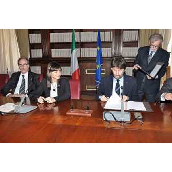 Gianni Torrenti (Assessore regionale Cultura), Debora Serracchiani (Presidente Regione Friuli Venezia Giulia), Dario Franceschini (Ministro Beni e Attività culturali e Turismo) alla firma del Protocollo per la conservazione e la valorizzazione della Fortezza di Palmanova - Roma 16/03/2016