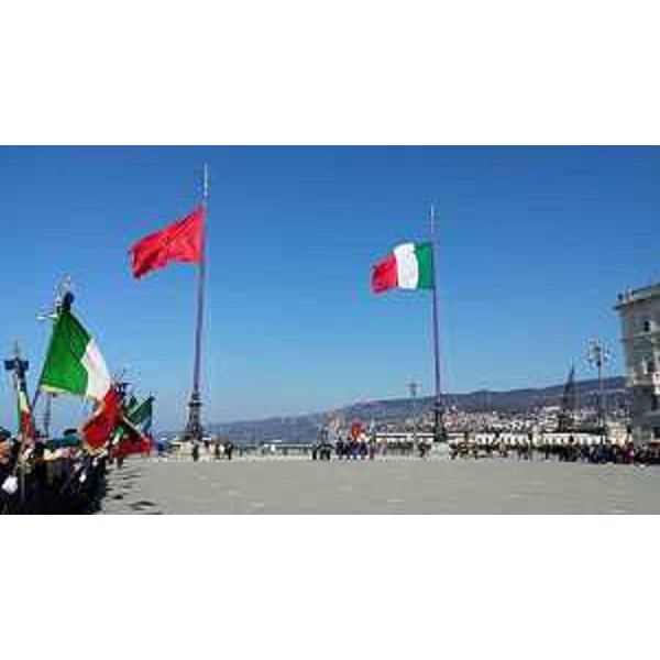 Cerimonia dell'alzabandiera in occasione della celebrazione della Festa dell'Unità nazionale in piazza Unità d'Italia - Trieste 17/03/2016