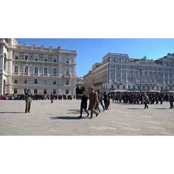 Cerimonia dell'alzabandiera in occasione della celebrazione della Festa dell'Unità nazionale in piazza Unità d'Italia - Trieste 17/03/2016