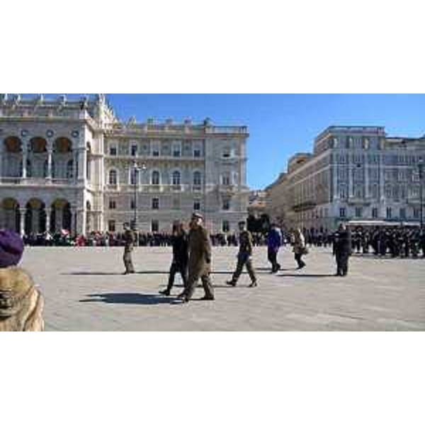 Cerimonia dell'alzabandiera in occasione della celebrazione della Festa dell'Unità nazionale in piazza Unità d'Italia - Trieste 17/03/2016