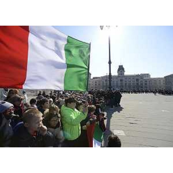 Cerimonia dell'alzabandiera in occasione della celebrazione della Festa dell'Unità nazionale in piazza Unità d'Italia - Trieste 17/03/2016