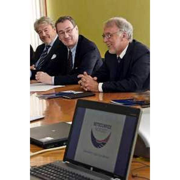 Antonio Paoletti (Presidente Comitato di indirizzo ReteConfidi Nordest), Sergio Bolzonello (Vicepresidente FVG e assessore Attività produttive), Franco Rigutti (Presidente Confidi Trieste) alla presentazione di ReteConfidi Nordest - Trieste 17/03/2016