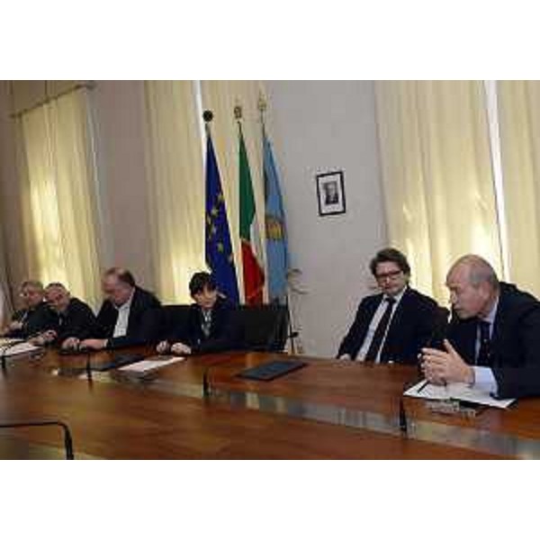 Nerio Nesladek (Sindaco Muggia), Roberto Cosolini (Sindaco Trieste), Debora Serracchiani (Presidente Regione Friuli Venezia Giulia), Zeno D'Agostino (Commissario straordinario Autorità Portuale di Trieste), Sandy Klun (Sindaco San Dorligo-Dolina) alla firma sull'accordo per il Piano regolatore del Porto di Trieste - Trieste 17/03/2016