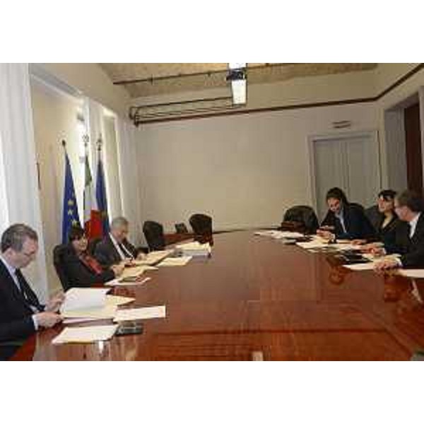 Il vicepresidente Sergio Bolzonello, la presidente Debora Serracchiani e gli assessori regionali Cristiano Shaurli (Risorse agricole e forestali), Mariagrazia Santoro (Infrastrutture), Francesco Peroni (Finanze), durante la riunione della Giunta regionale, nella sede della Regione - Trieste 18/03/2016