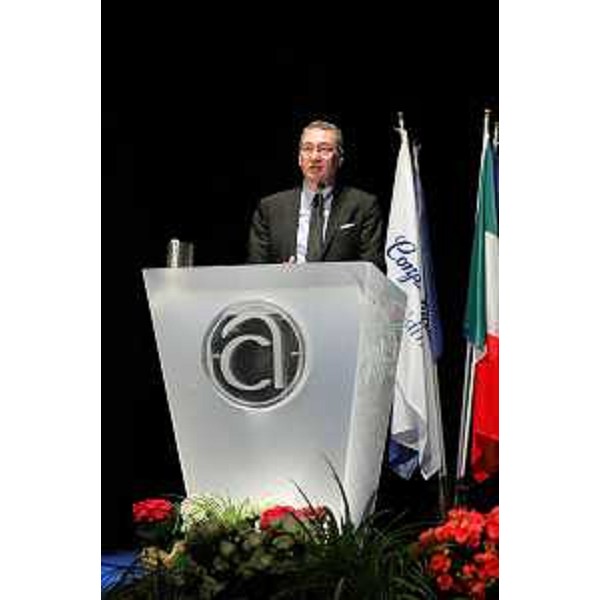 Sergio Bolzonello (Vicepresidente Regione FVG e assessore Attività produttive) nel corso della cerimonia organizzata dalla Confartigianato di Udine per la festa di San Giuseppe Artigiano, all'Auditorium Candoni - Tolmezzo 20/03/2016