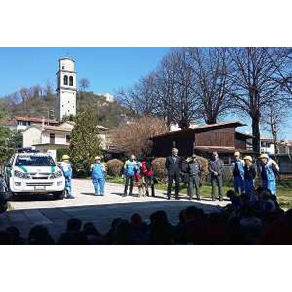Paolo Panontin (Assessore regionale Protezione civile) e Debora Del Basso (Sindaco Pinzano) all'esercitazione antisismica nella scuola elementare - Pinzano al Tagliamento 18/03/2016