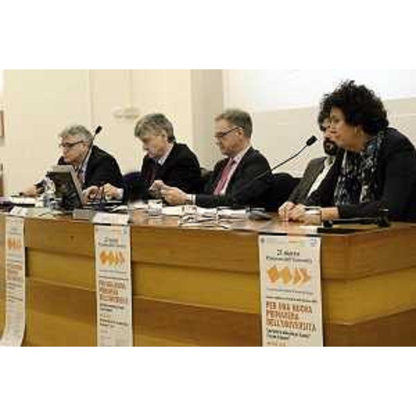 Loredana Panariti (Assessore regionale Lavoro, Formazione, Istruzione, Pari Opportunità, Politiche giovanili, Ricerca e Università) all'incontro organizzato nell'Aula magna dell'edificio H3 dell'Università nell'ambito dell'iniziativa nazionale "Per una nuova primavera dell'università" - Trieste 21/03/2016