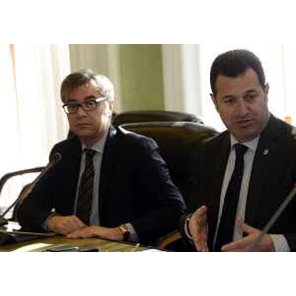 Francesco Peroni (Assessore regionale Finanze, Patrimonio, Coordinamento e Programmazione Politiche economiche e comunitarie) e Franco Iacop (Presidente Consiglio regionale) al Tavolo della Giunta per le nomine, riunita per il parere sulla proposta di nomina alla carica di presidente del Comitato di gestione (articolo 10 legge regionale 2/2012) del Fondo di rotazione per le imprese e della sezione di garanzia del Fondo di sviluppo - Trieste 22/03/2016