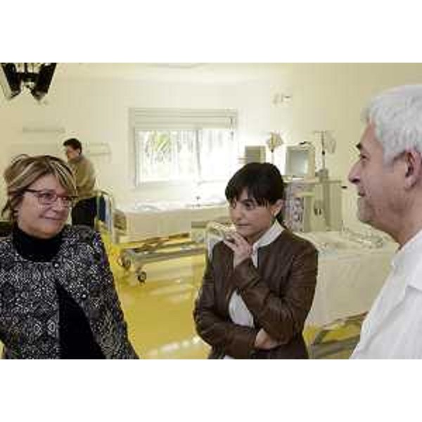 Maria Sandra Telesca (Assessore regionale Salute), Debora Serracchiani (Presidente Regione Friuli Venezia Giulia) e Gianpaolo Amici (Direttore Dialisi Ospedale Gemona) all'inaugurazione del nuovo reparto di Dialisi all'Ospedale - Gemona del Friuli 22/03/2016