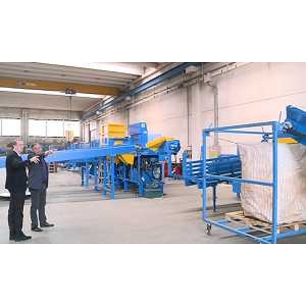 Sergio Bolzonello (Vicepresidente Regione FVG e assessore Attività produttive) visita la Pinosa S.r.l. accompagnato da Mauro Pinosa (Titolare) - Tarcento 22/03/2016