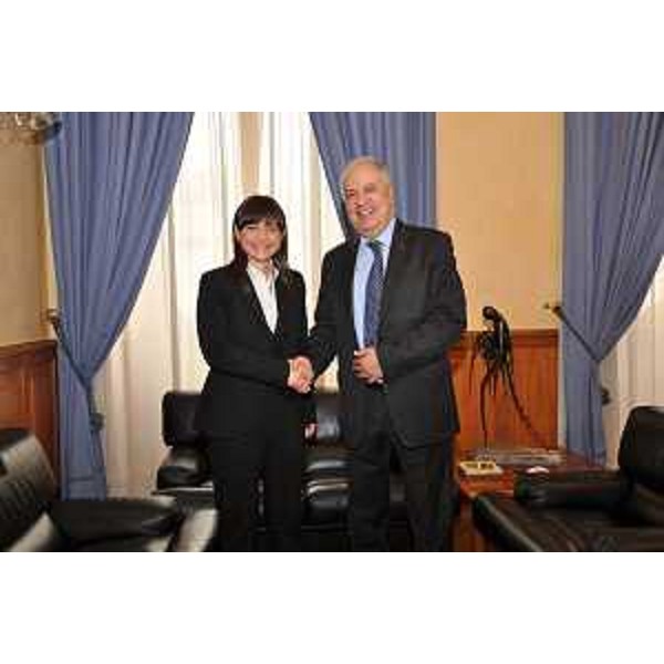 Debora Serracchiani (Presidente Regione Friuli Venezia Giulia) e Hassan Abou Ayoub (Ambasciatore straordinario e plenipotenziario Regno Marocco a Roma) nella sede della Regione FVG - Roma 23/03/2016