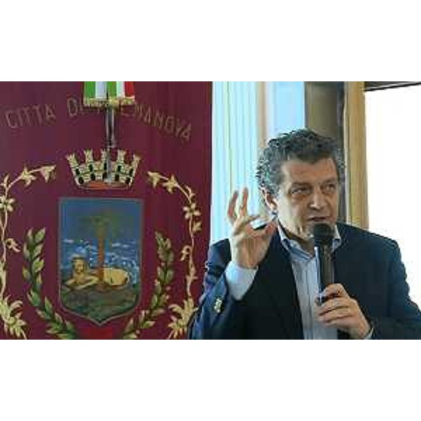 Francesco Martines (Sindaco Palmanova) all'incontro "Il Friuli negli anni 2000-2015. L'economia" organizzato dalla CISL di Udine, nel Salone d'onore del Municipio - Palmanova 24/03/2016