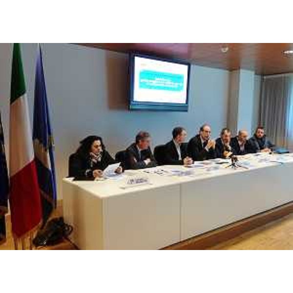 Claudia Brugnetta (Regista), Cristiano Degano (Responsabile Struttura Programmazione Rai FVG), Lorenzo Fabbro (Presidente ARLeF), Gianni Torrenti (Assessore regionale Cultura), Guido Corso (Direttore Rai FVG), Leo Virgili (Direttore artistico Suns Europe) e Marco D'Agostini (Regista) alla presentazione del documentario "Suns Europe / Suoni Europa" - Udine 24/03/2016