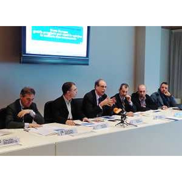 Cristiano Degano (Responsabile Struttura Programmazione Rai FVG), Lorenzo Fabbro (Presidente ARLeF), Gianni Torrenti (Assessore regionale Cultura), Guido Corso (Direttore Rai FVG), Leo Virgili (Direttore artistico Suns Europe) e Marco D'Agostini (Regista) alla presentazione del documentario "Suns Europe / Suoni Europa" - Udine 24/03/2016