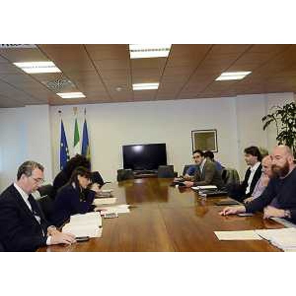 Sergio Bolzonello (Vicepresidente Regione FVG e assessore Attività produttive) e Debora Serracchiani (Presidente Regione Friuli Venezia Giulia) incontrano rappresentanti sindacali delle sigle FENEAL UIL, FILCA CISL e FILLEA CGIL sulla crisi dell'Azienda Vidoni S.p.A. di Tavagnacco - Udine 25/03/2016