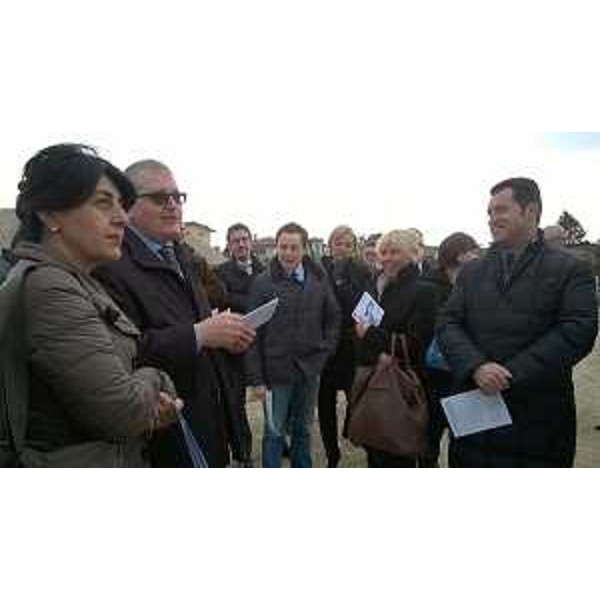 Mariagrazia Santoro (Assessore regionale Infrastrutture e Territorio), Graziano Tilatti (Presidente ditta esecutrice), Daniela Briz (Sindaco Remanzacco) e Franco Iacop (Presidente Consiglio regionale) durante il sopralluogo al cantiere del complesso di housing sociale - Remanzacco 25/03/2016