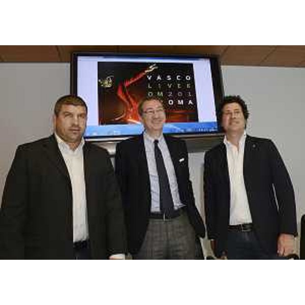 Luca Tosolini (Direttore EPS Italia), Sergio Bolzonello (Vicepresidente Regione FVG e assessore Attività produttive, Turismo) e Vico Meroi (Vicesindaco Lignano Sabbiadoro) alla conferenza stampa di presentazione della data numero zero del Live Kom 2016 di Vasco Rossi (Stadio Teghil, Lignano Sabbiadoro, 18 giugno) - Udine 29/03/2016