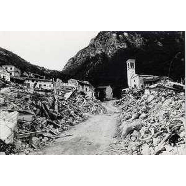 Trasaghis 1976 (Foto Associazione Comuni terremotati e sindaci della Ricostruzione del Friuli)