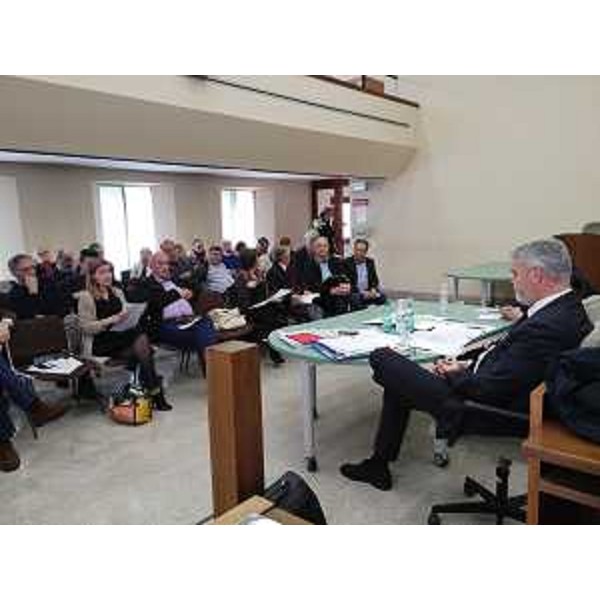 Paolo Panontin (Assessore regionale Autonomie locali e Coordinamento Riforme, Comparto unico, Sistemi informativi, Caccia e Risorse ittiche, delegato Protezione civile) all'incontro dedicato all'Unione Territoriale Intercomunale (UTI) delle Dolomiti Friulane, in Municipio - Maniago 29/03/2016