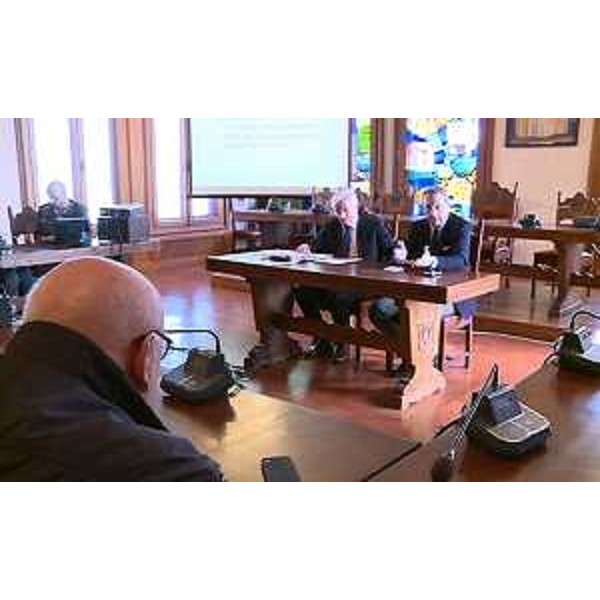 Claudio Kovatsch (Commissario straordinario Comune Grado) e Sergio Bolzonello (Vicepresidente Regione FVG e assessore Attività produttive e Turismo) alla presentazione della "variante spiagge" al Piano Regolatore Generale (PRG) del Comune, nella Sala consiliare municipale - Grado 29/03/2016