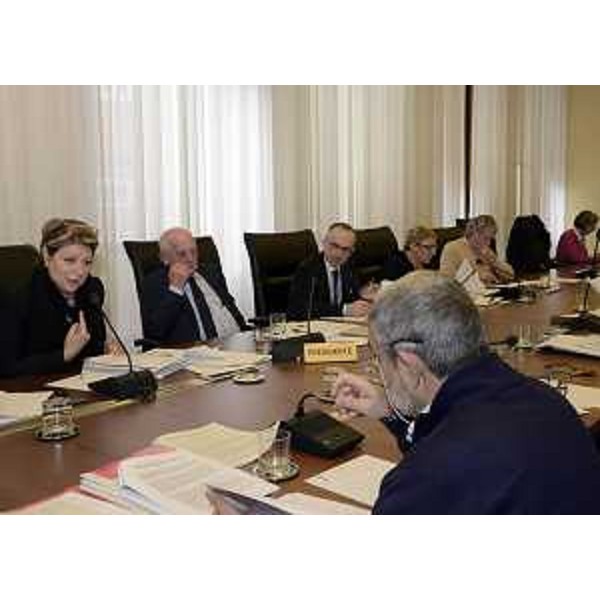 Maria Sandra Telesca (Assessore regionale Salute, Integrazione socio-sanitaria, Politiche sociali e Famiglia) e Franco Rotelli (Presidente III Commissione) durante la riunione della III Commissione consiliare - Trieste 31/03/2016