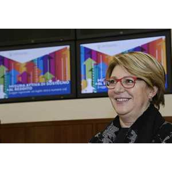 Maria Sandra Telesca (Assessore regionale Salute, Integrazione socio-sanitaria, Politiche sociali e Famiglia) alla presentazione dei dati delle domande pervenute al 23 marzo 2016 per la Misura attiva di sostegno al reddito (legge regionale 15/2015) - Trieste 01/04/2016