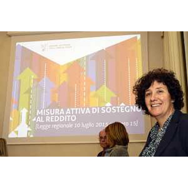Loredana Panariti (Assessore regionale Lavoro, Formazione, Istruzione, Pari Opportunità, Politiche giovanili, Ricerca e Università) alla presentazione dei dati delle domande pervenute al 23 marzo 2016 per la Misura attiva di sostegno al reddito (legge regionale 15/2015) - Trieste 01/04/2016